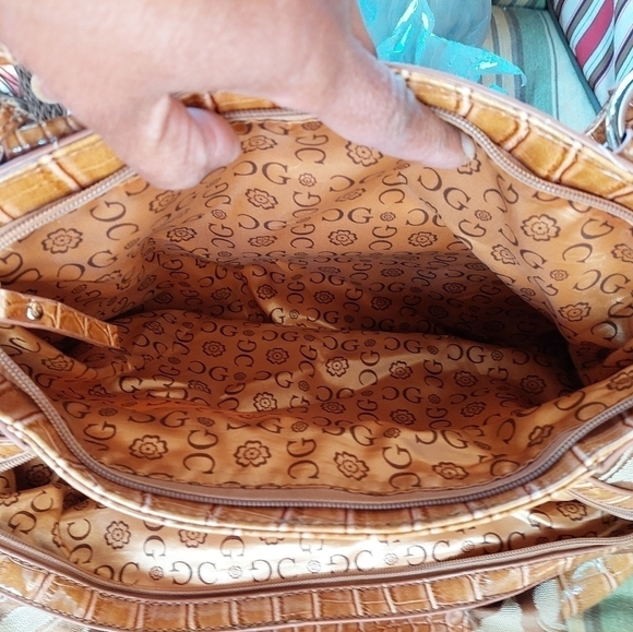 Gussaci Large 2-Tone Large Handbag/Purse - Picture 12 of 16